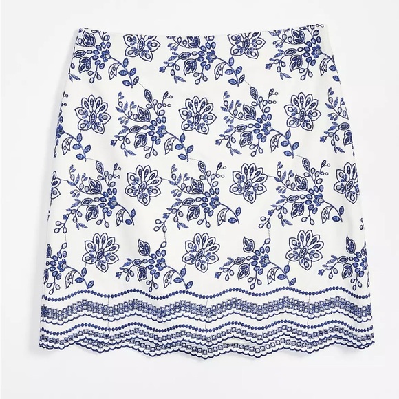 LOFT Dresses & Skirts - LOFT Floral Navy Embroidered Shift Skirt, Size 2